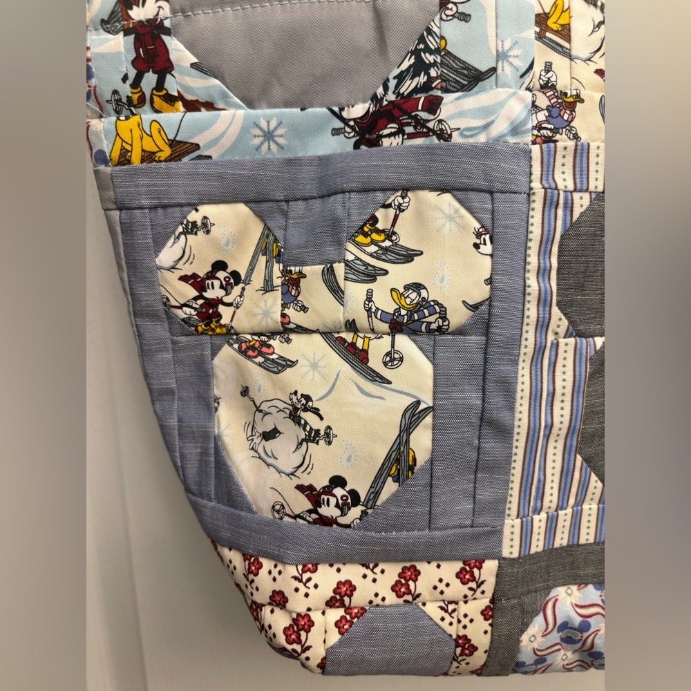 Vera Bradley Disney Tote NWT - Picture 10 of 10